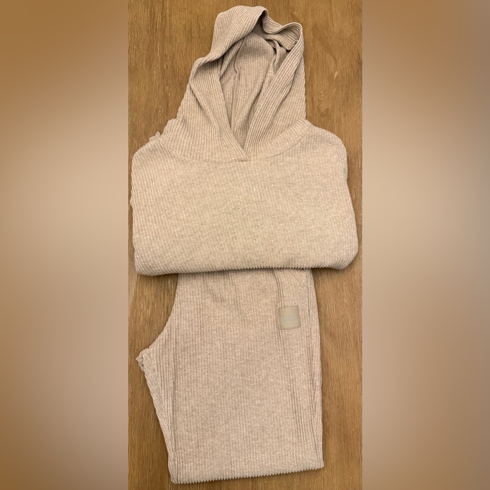 Alo Ribbed Hoodie & Jogger Set in Light Beige